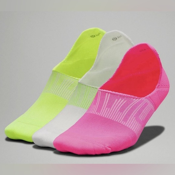 Bundle of 3 Lululemon Womens Hold Tight HR Shorts Tank Top Size 6 Socks M NWT - Picture 11 of 16